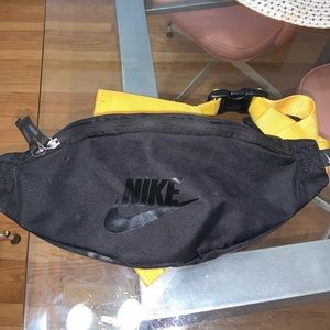 NIKE FANNY PACK 😁😁